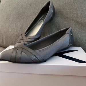 Ann Klein sport flats AK70LIZER in pewter Sz 8M